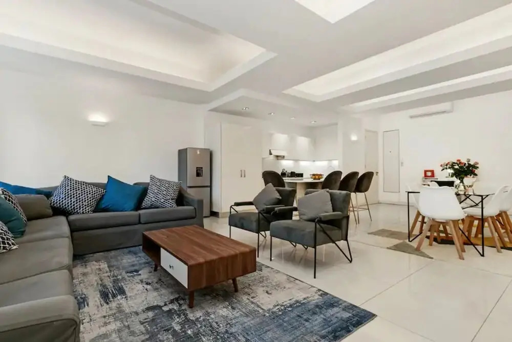 Spacious, Heritage 1 Bedroom Apartment in Cape Town