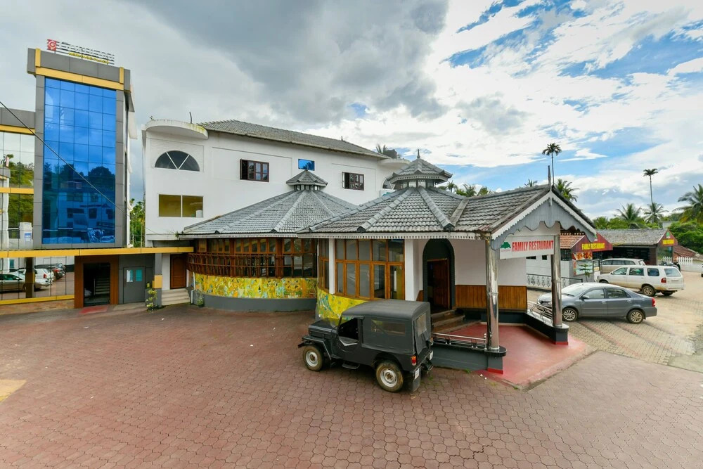 OYO 22757 Gokulam Heritage Plaza