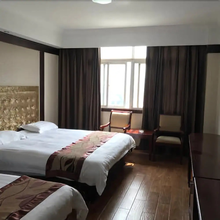 Yulong Hotel