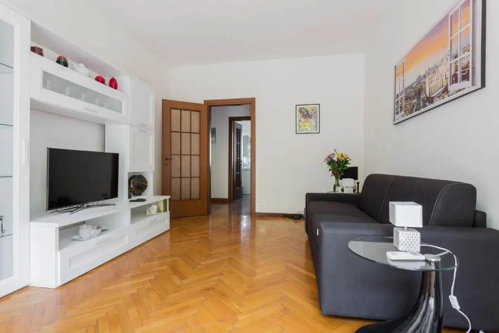 Cenisio Subway Flat