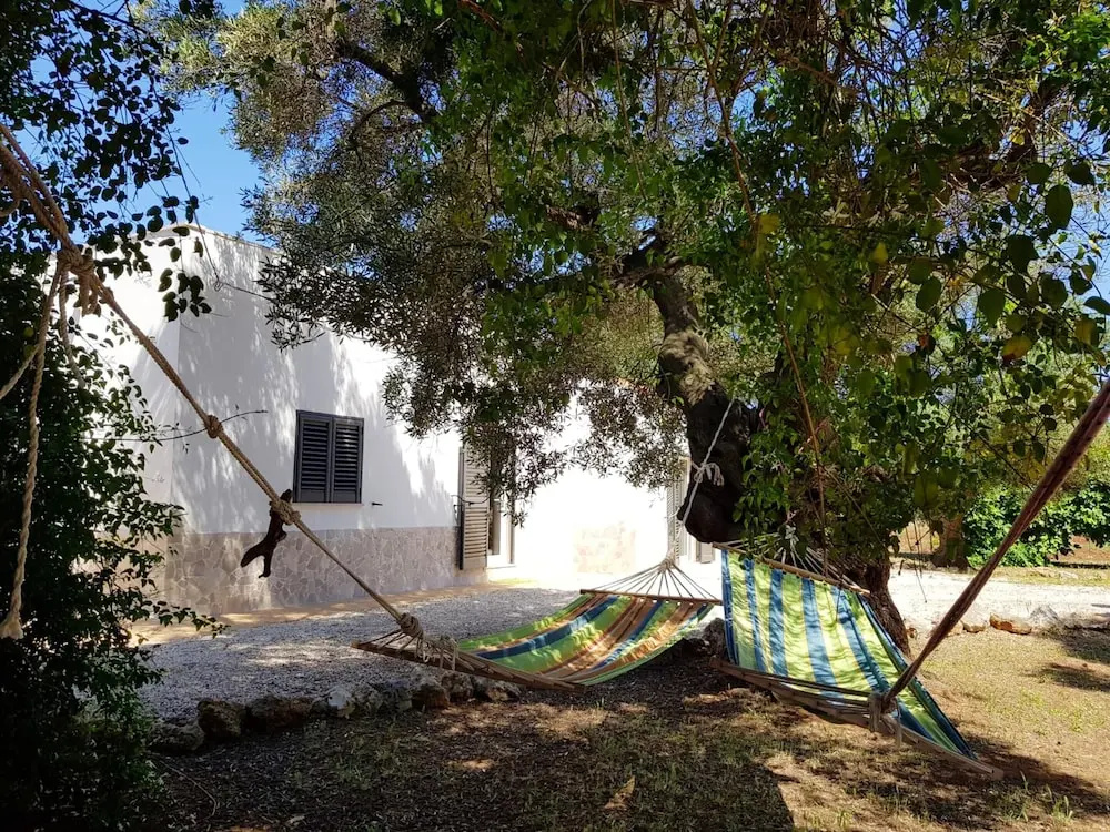 House With 3 Bedrooms in Serranova, With Furnished Garden - 1 km From