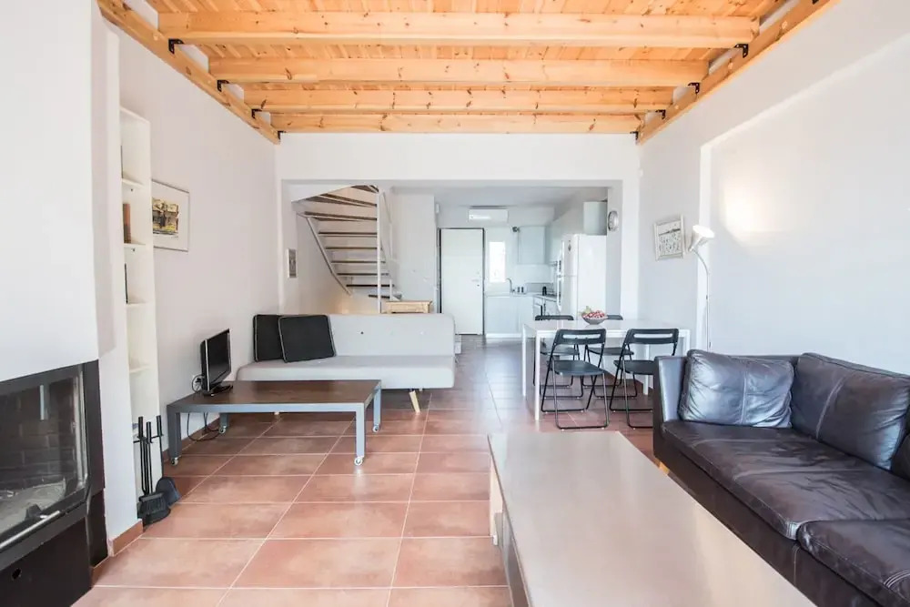 halu! Modern & Cozy Seafront Villa