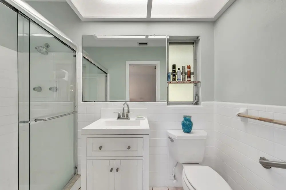 Sunny Retreat In Clearwater 2 Bedroom Home by RedAwning