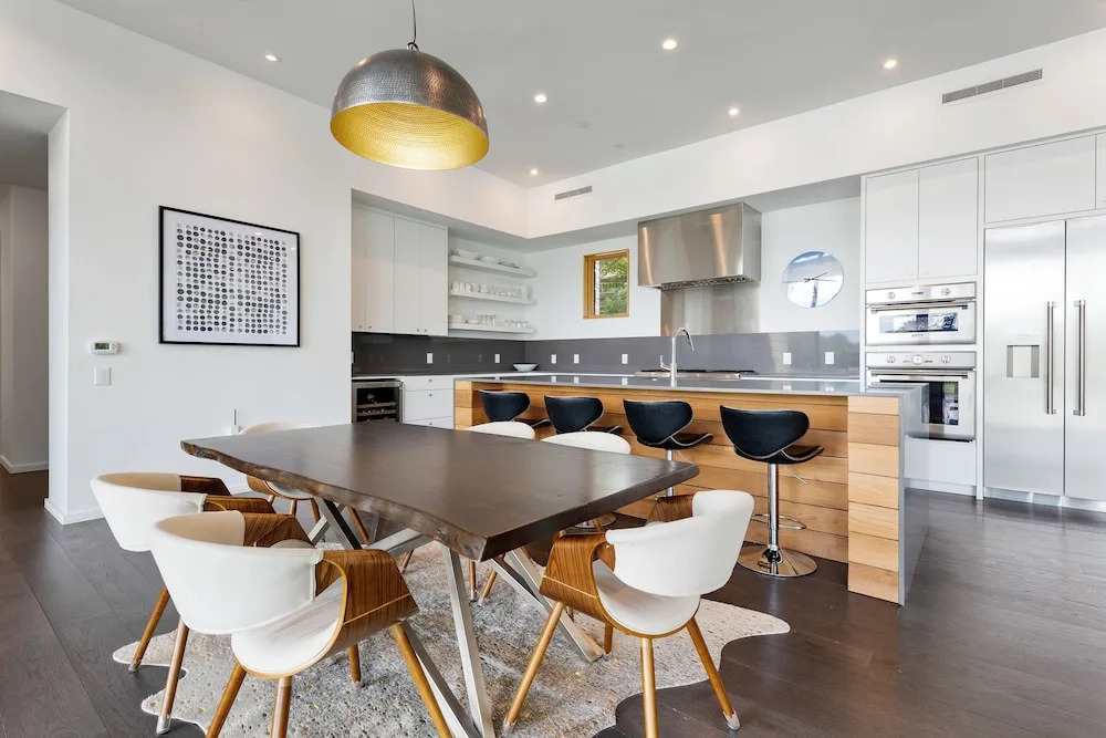 The Arrive Stillwater Estate On Lake Austin 3 Bedroom Estate