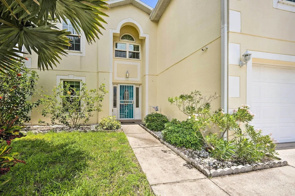 Game Room + Fenced Yard: Home Near Disney World!