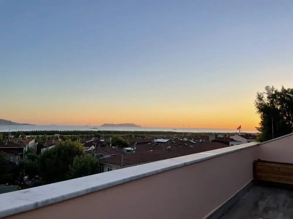 Sleek Flat Near Public Transportation in Maltepe