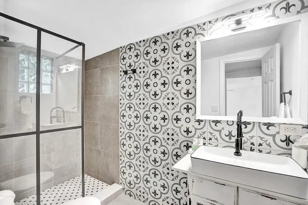 Luxe 3/2 Private Home W/bbq, Gazebo & Free Parking!