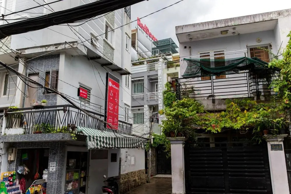 RedDoorz Plus near Ba Chieu Local Market