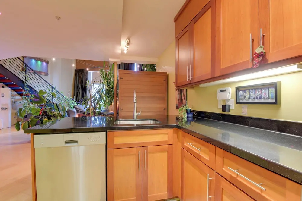 Cozy Emeryville Studio, Near Beaches & Parks!