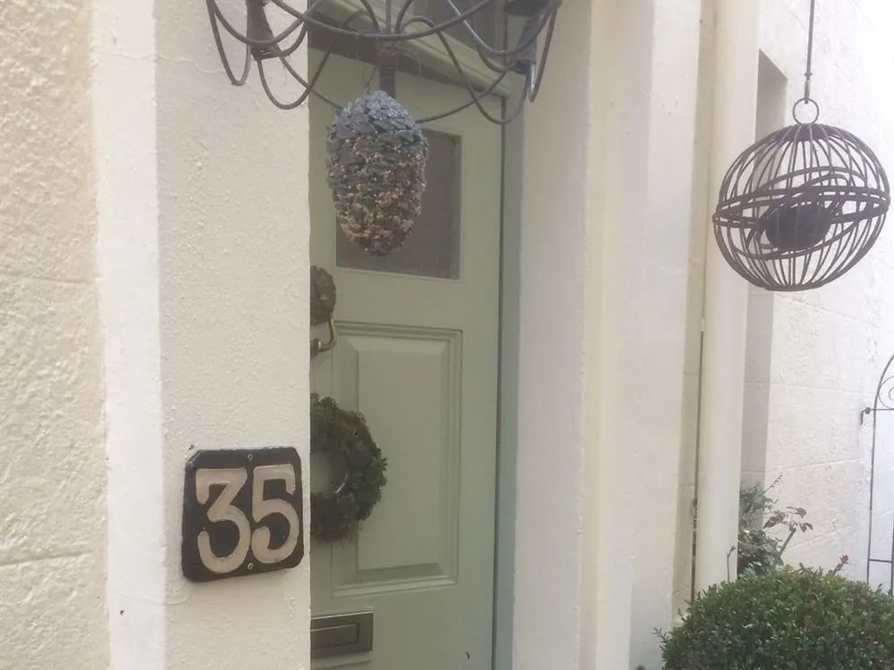 35 Kingsholm Road