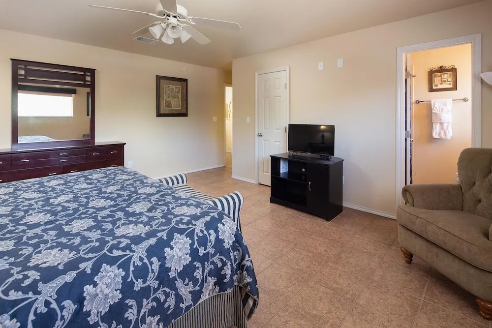 5 O'clock Somewhere! Ww H302 2 Bedroom Condo by RedAwning