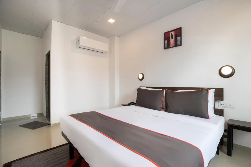 Oyo Townhouse 427 Gokul Solitaire VIP Rd