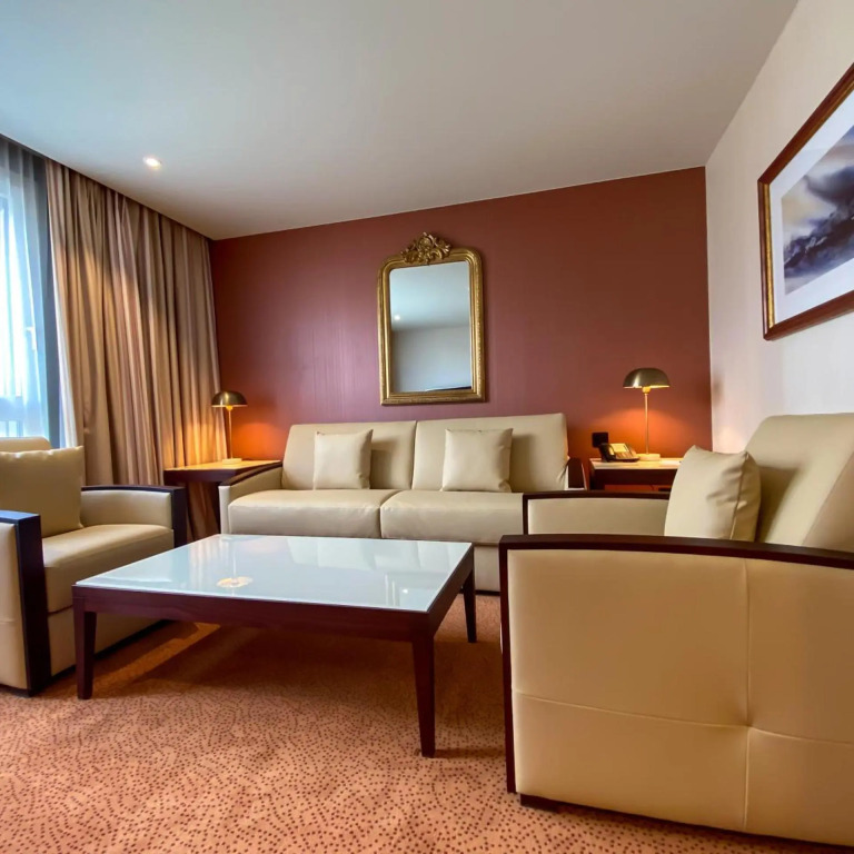Nash Airport Hotel