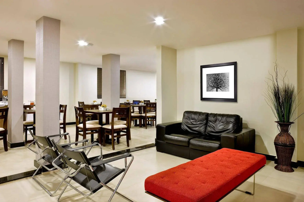 Vida Plaza Hotel