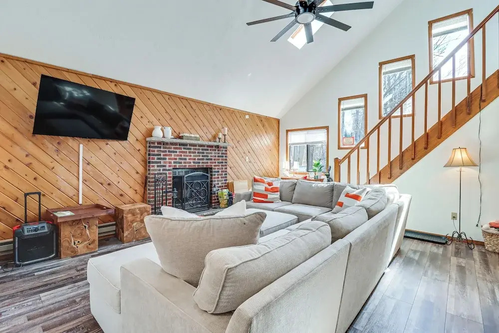 3 Mi to Tobyhanna State Park: Home w/ Serene Deck!