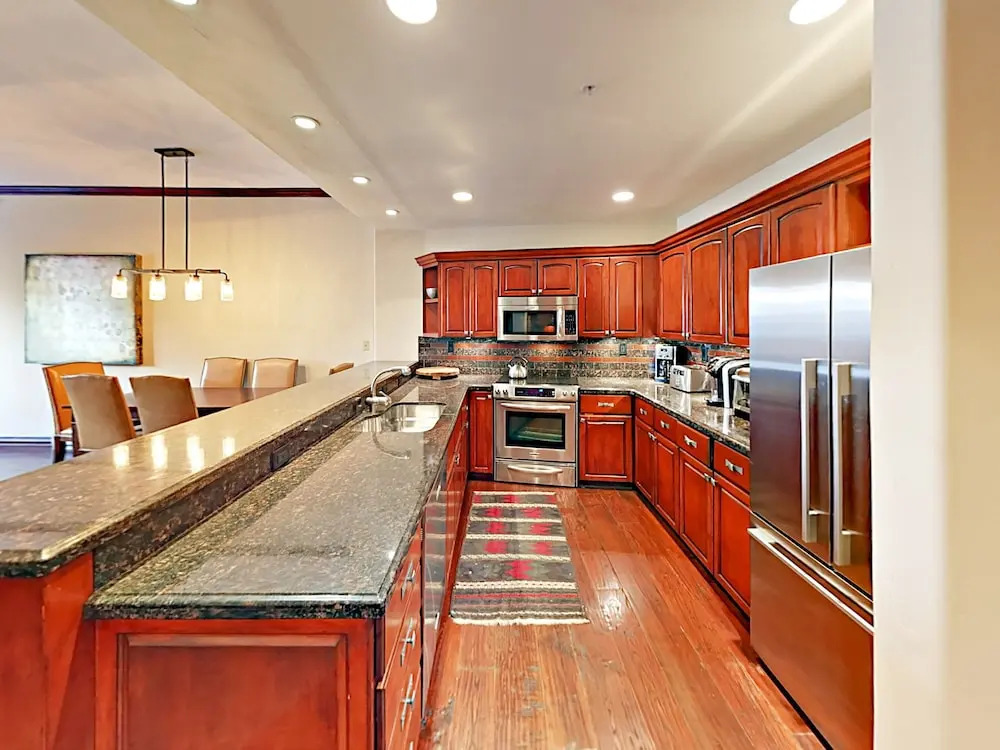 31 Avondale #105 - 3 Br Condo