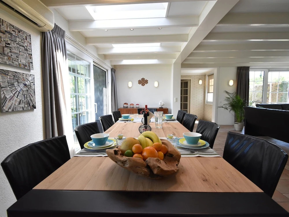 Luxury Holiday Home in Oostvoorne by the Lake
