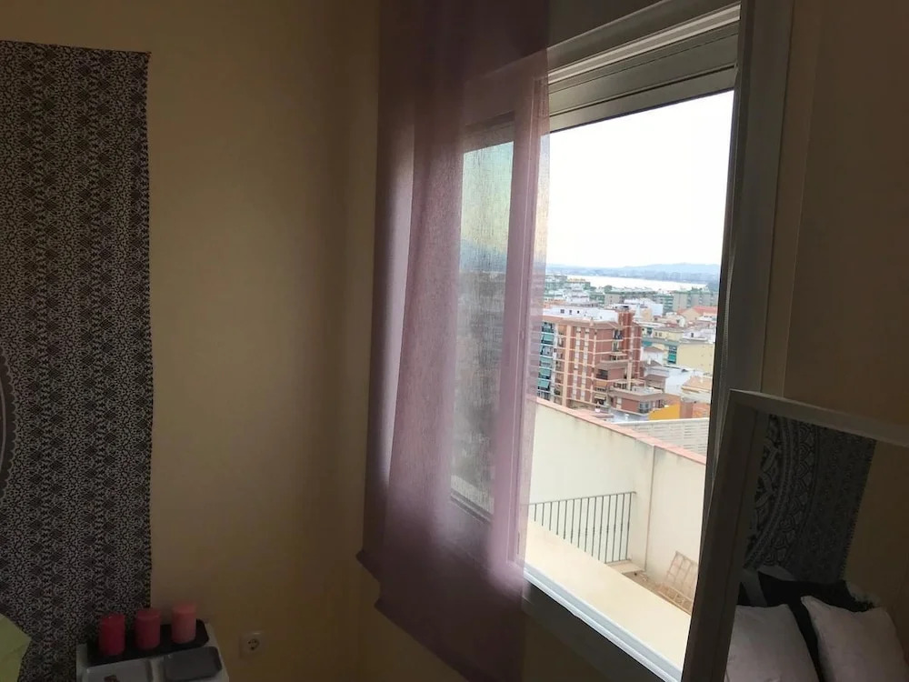 Rooms in Seafront Villa