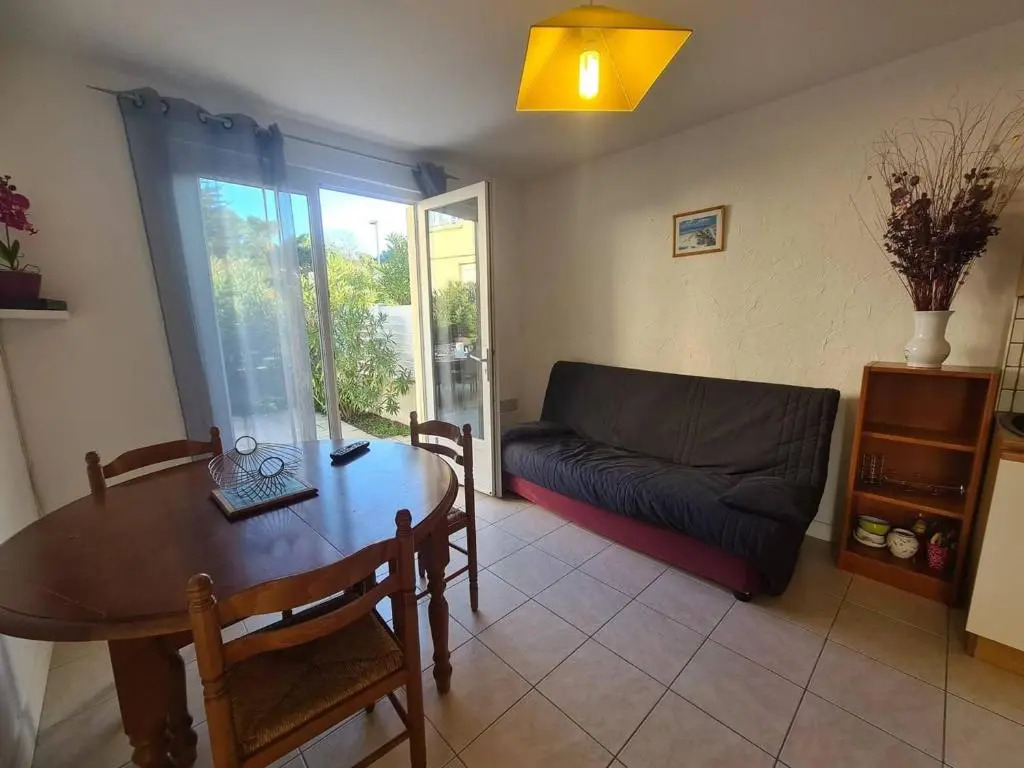 Maison de Vacances avec Terrasse Dallée, 6 Couchages, à Deux Pas de lOcéan à St-Jean-de-Monts - FR-1-224C-94