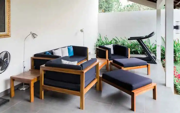 Harny's Garden Villa