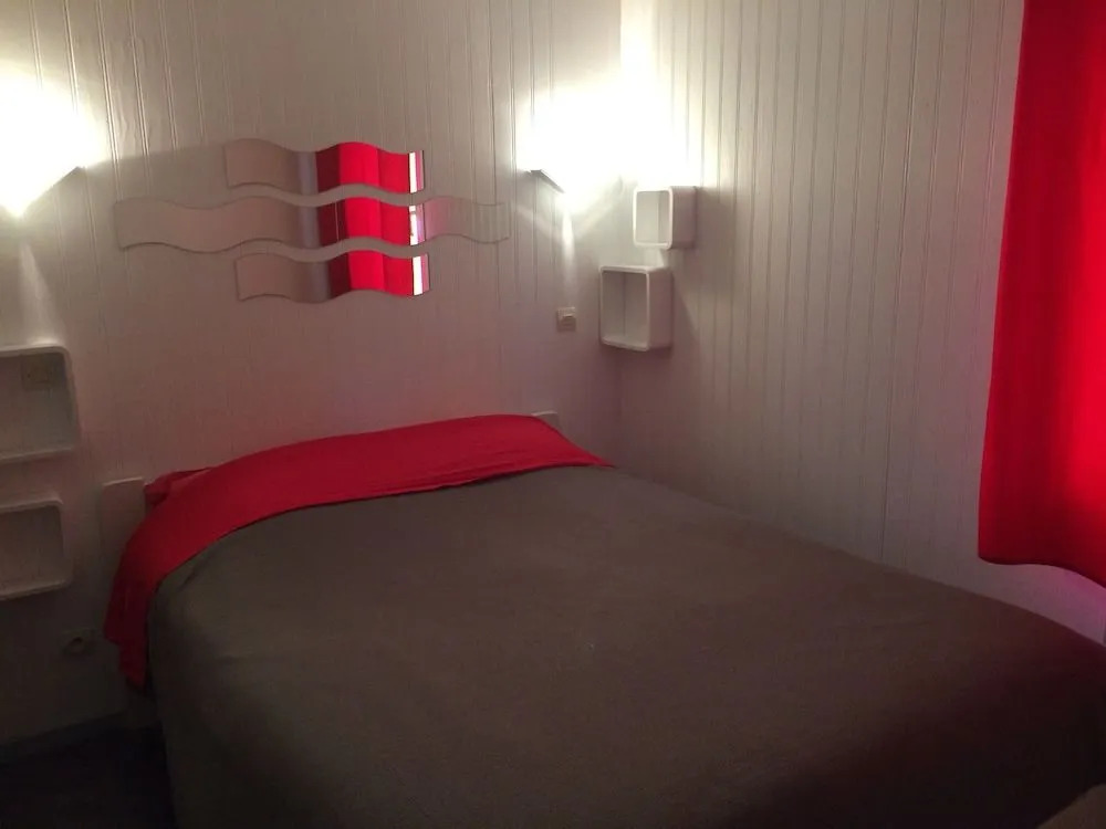 Chalet orange naturiste la Jenny