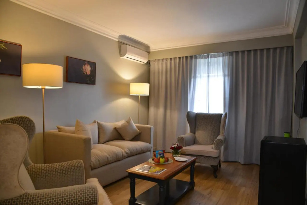 Cresta Jameson Hotel