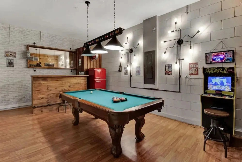 Chic 4BR With Pool Game Room Mickey Rooms