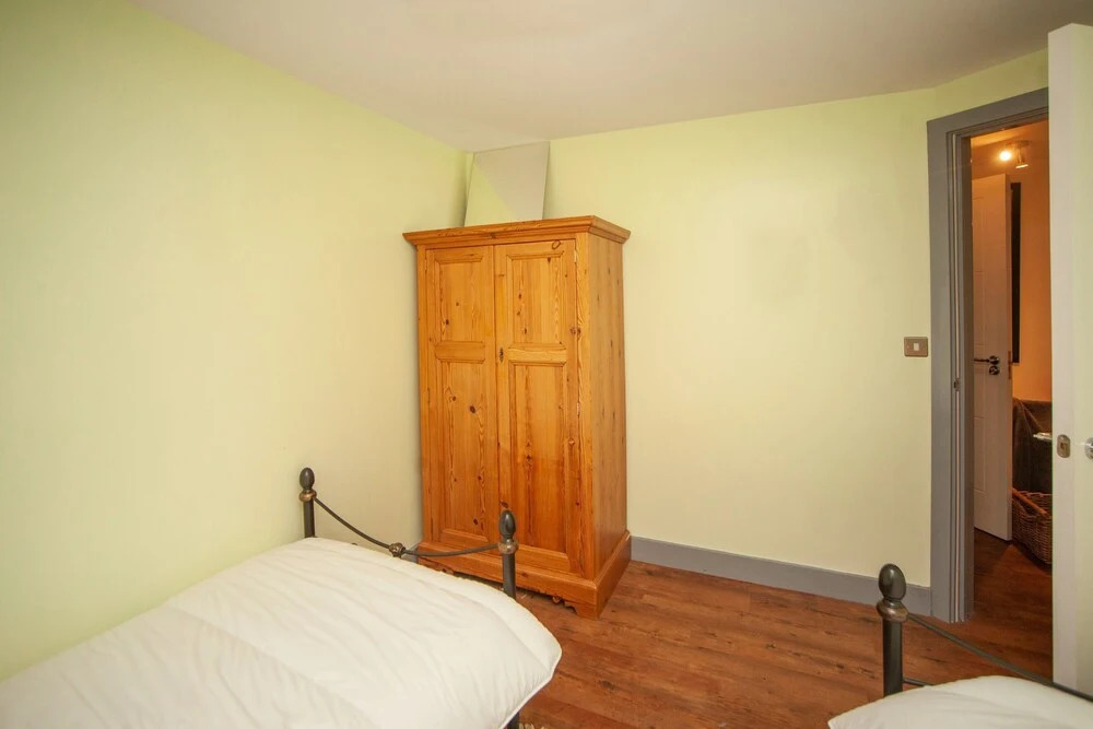 Special 3 Bedroom Townhouse With Parking in Bristol