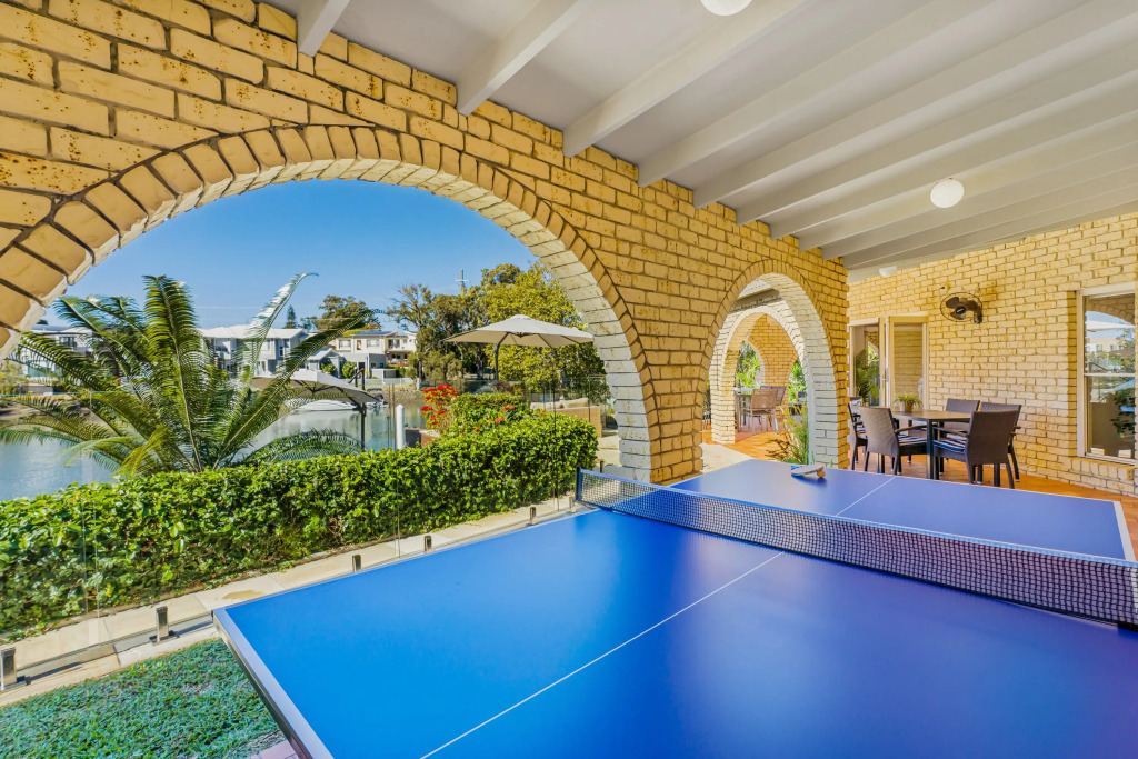 Waterfront Family Entertainer   5 Bedroom   Pool