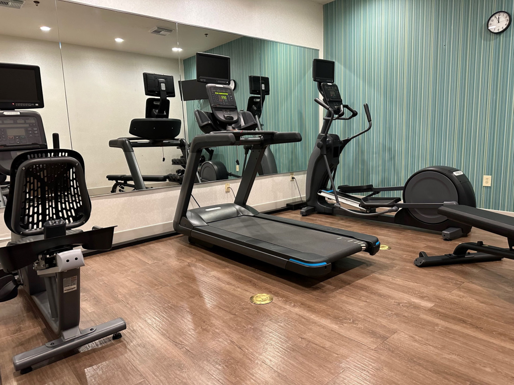 Holiday Inn Express Hotel & Suites Ennis by IHG