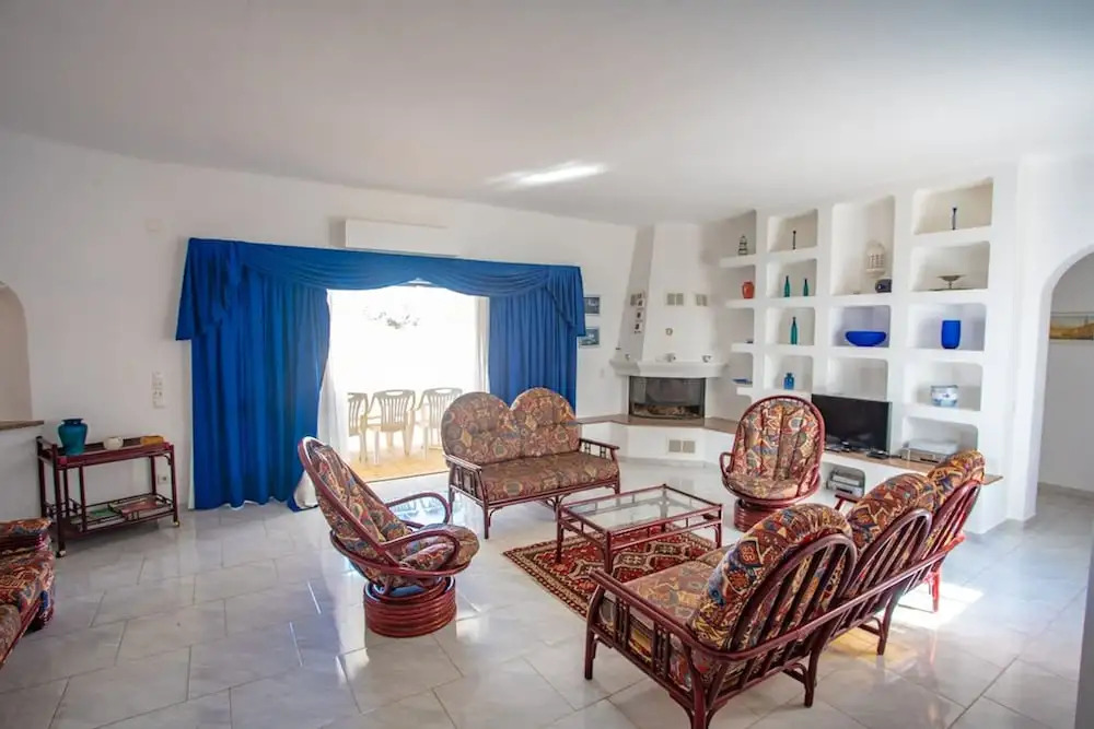 Joana Stunning Villa IS A 10 MIN Walk TO THE BEA