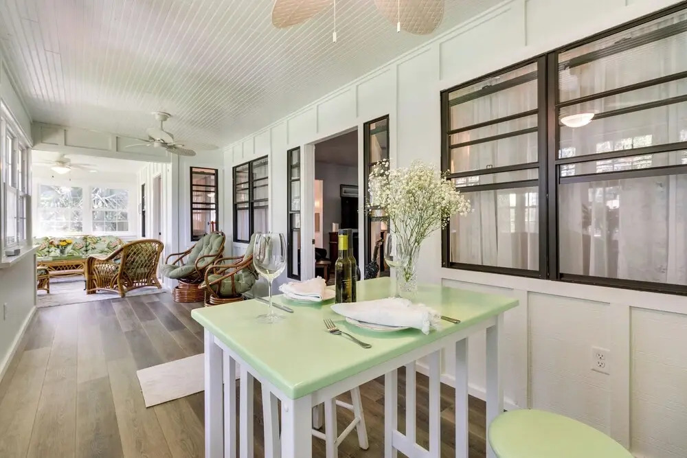 Walk to Lakes! Tropical Escape in Mount Dora