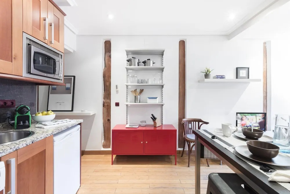 Fuencarral Apartments by Flatsweethome