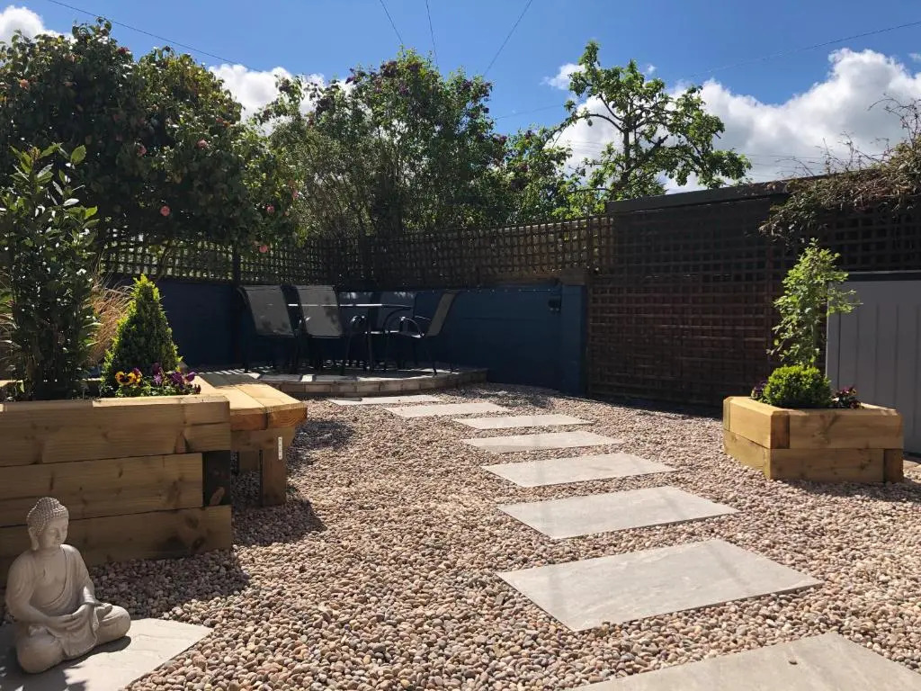 Stunning Period Townhouse with Garden, Walking Distance to Town