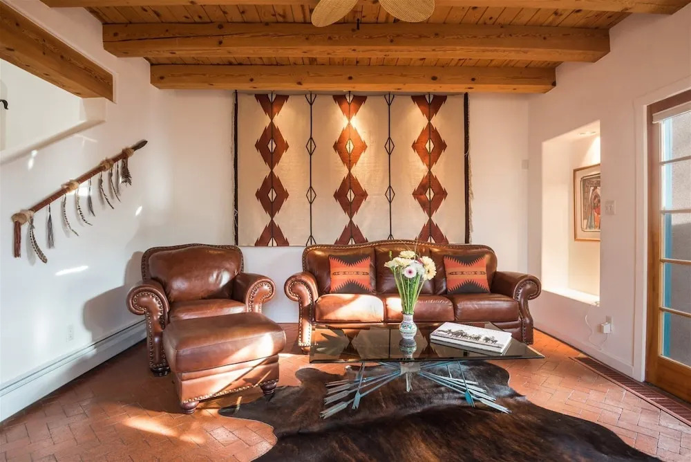 Serenidad - Delightful Vacation Home, Walk to The Plaza and Canyon Rd
