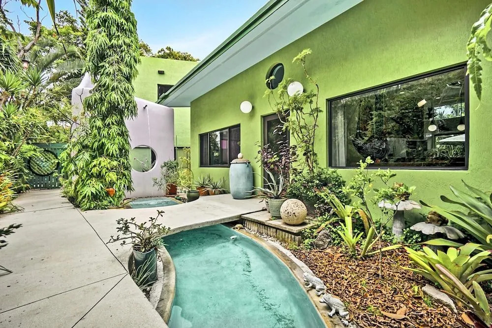 Unique Art Nature Hideaway Walkable to Wilton Drive