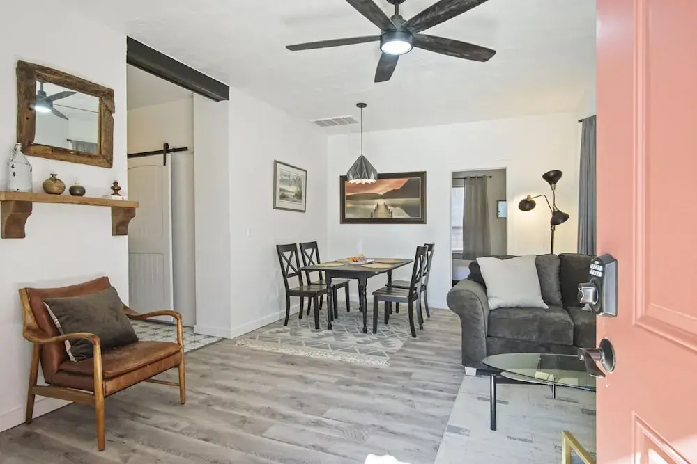 3-story 6-bedroom 4 Bathrooms 3min-asian Dist