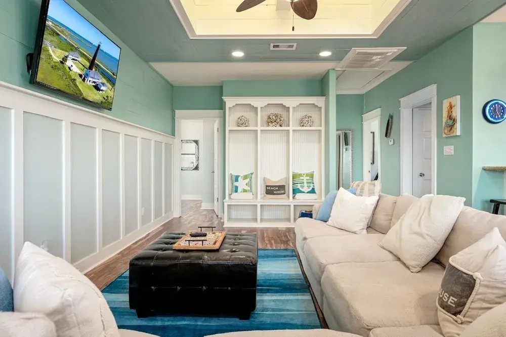 The Beach House 3 Bedroom Home by RedAwning
