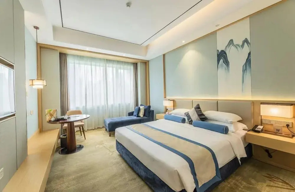 Century Runhua Hotel