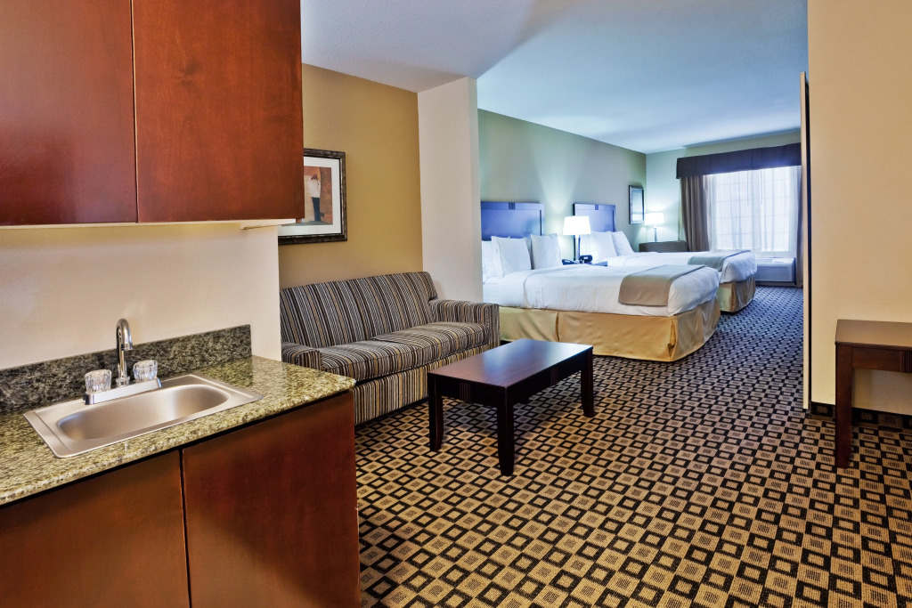 Holiday Inn Express & Suites Clovis by IHG