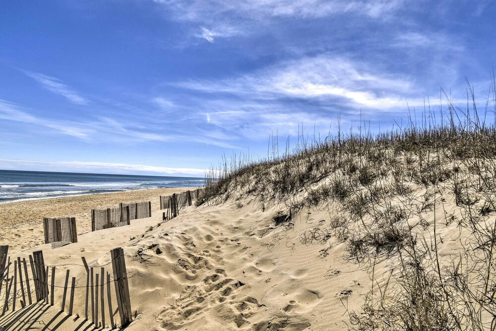 Nags Head Cottage: Screened Porch, Walk to Beach!