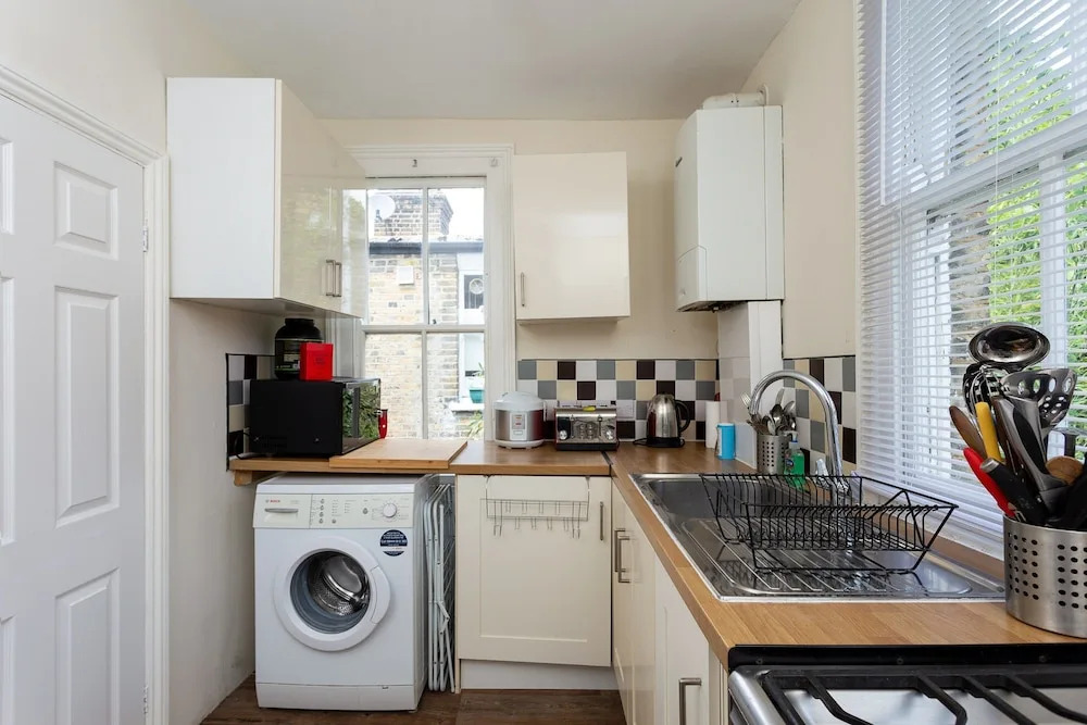 2 Bedroom Flat In South London