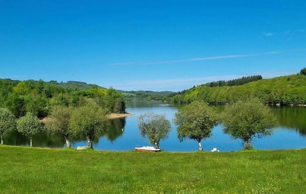 Chambres dHôtes avec cuisine au lac de la Raviège - Les Tables Aux Vaches