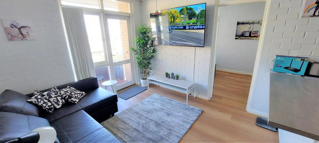 Sky High on Arundel - central Fremantle apartment