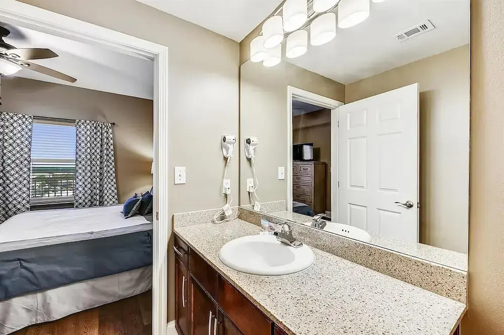 Laketown Wharf 903