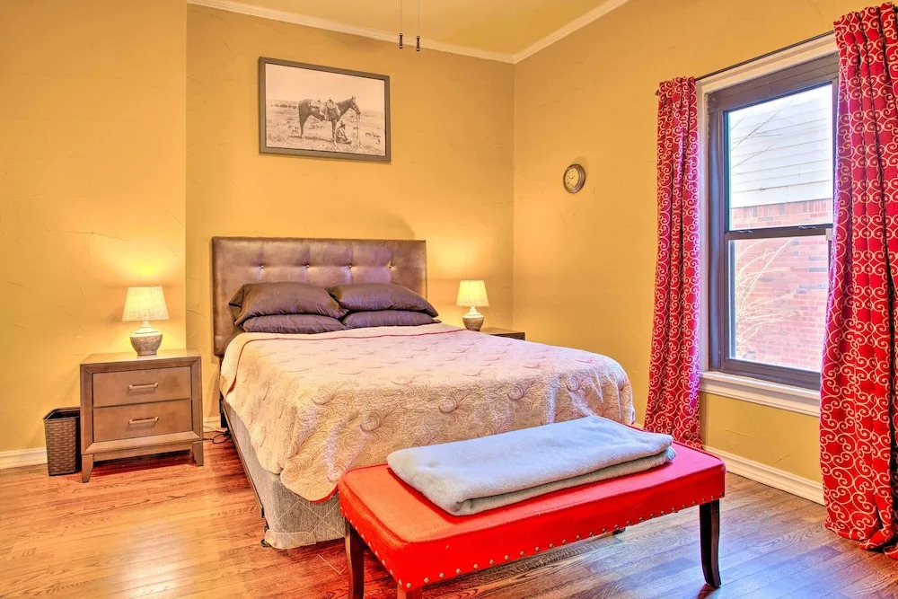 Pet-friendly OKC Home w/ Yard ~ 5 Mi to Dtwn!