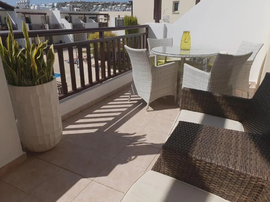 Stunning apartment C106 with balcony looking over pool