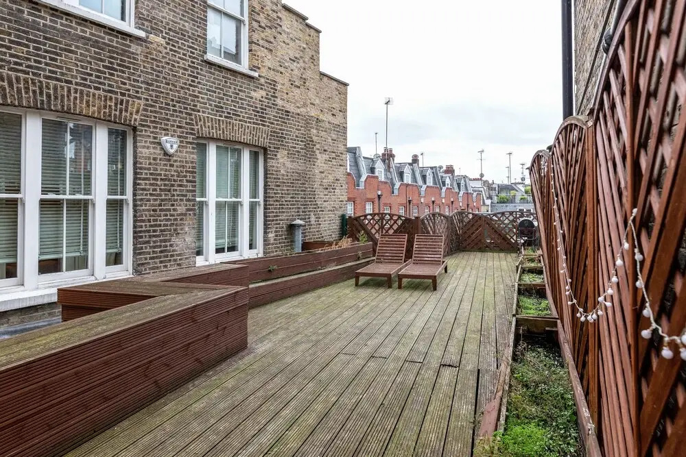 Stylish 3 Bed 3 bath in Kens High St