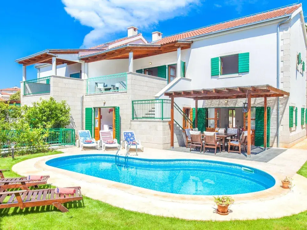 Superb Villa With Private Pool and Garden