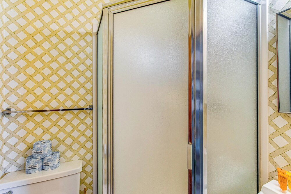 ~ 9 Mi to Boardwalk: Oceanfront Myrtle Beach Condo
